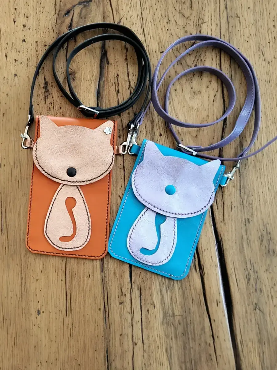 Porta cellulare a forma di gattino